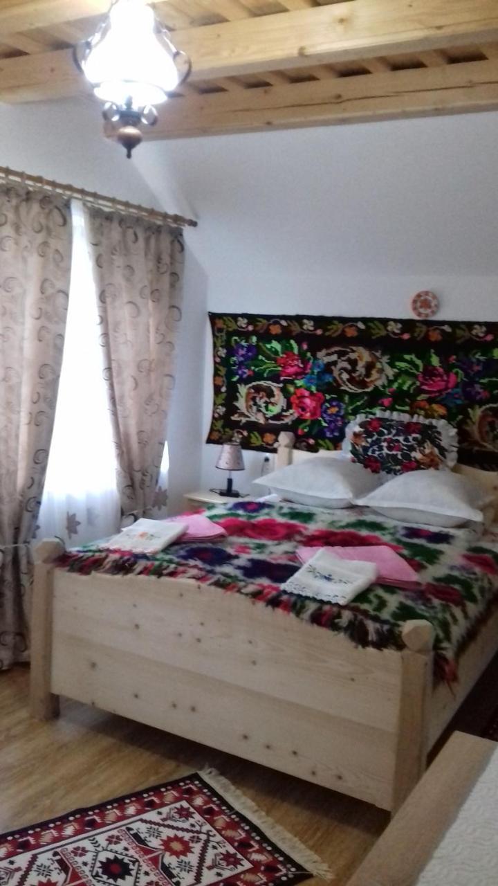 Sub Creasta Cocosului Hotell Breb Exteriör bild