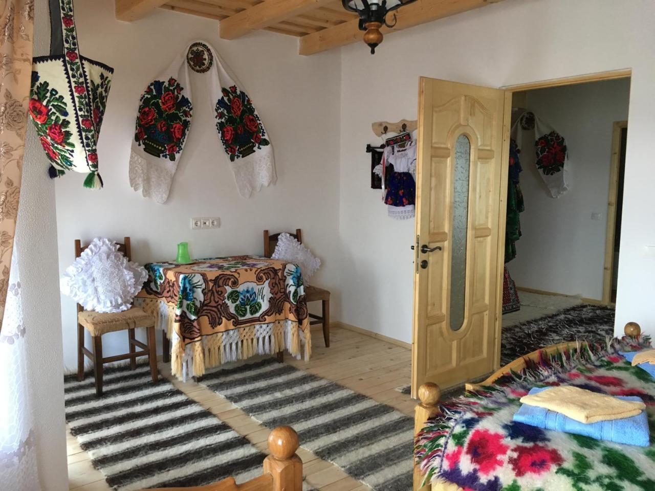 Sub Creasta Cocosului Hotell Breb Exteriör bild